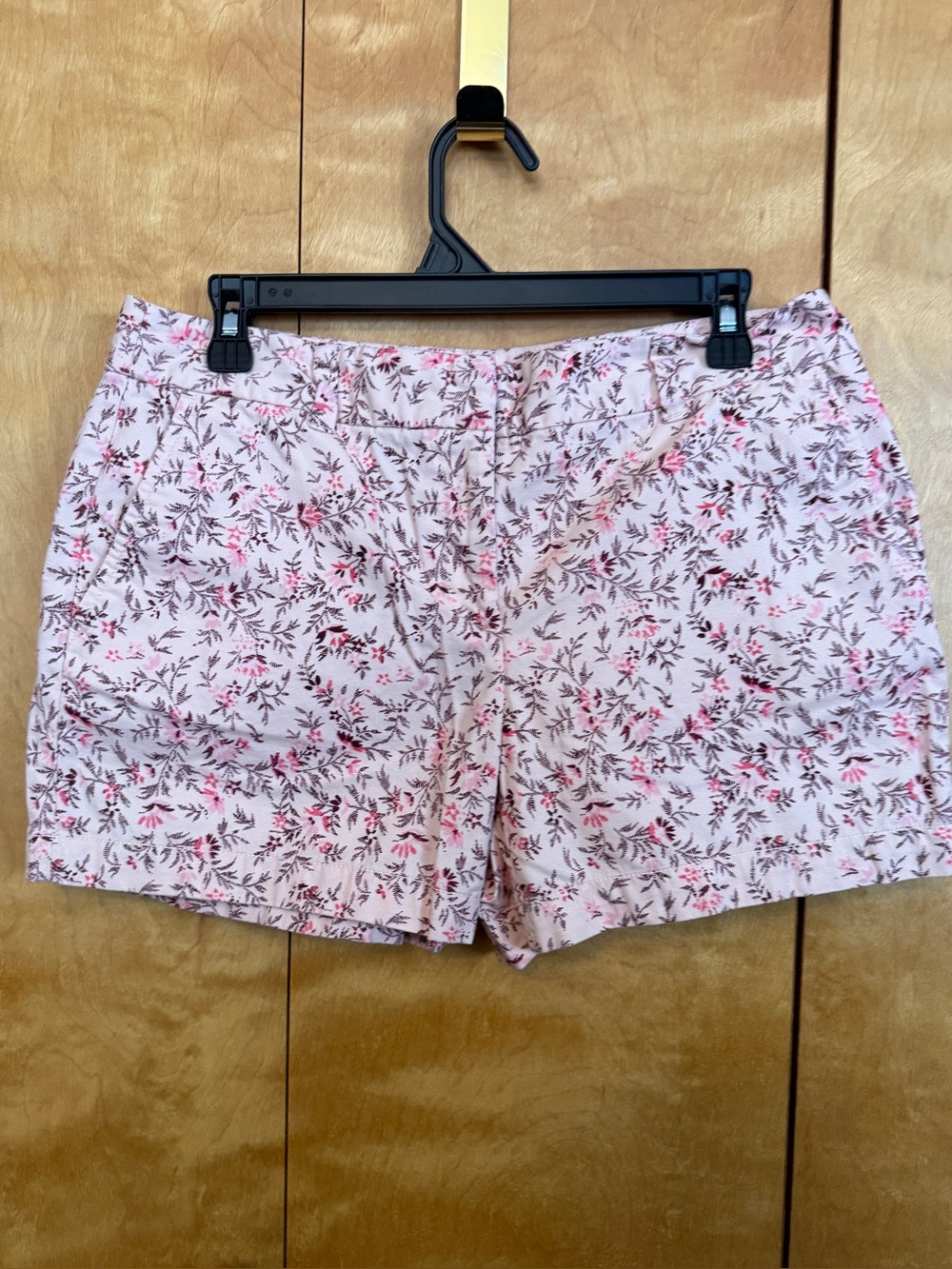 LOFT Ann Taylor floral print women's shorts in a pink color size 6 - Picture 1 of 8
